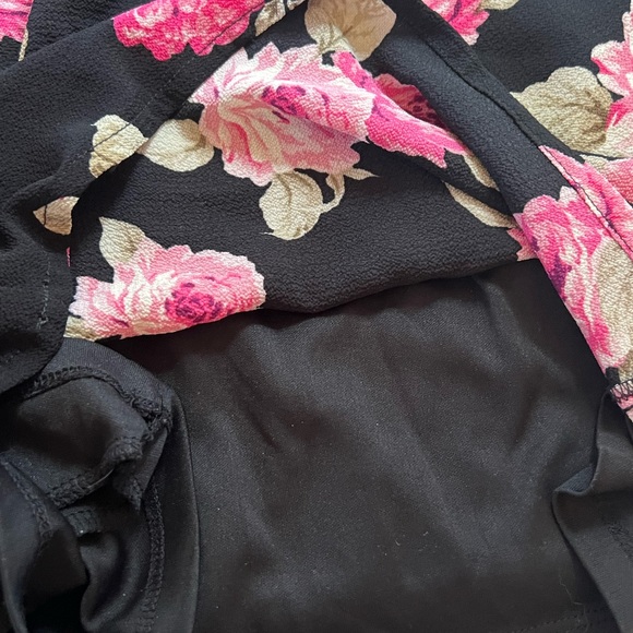 Romper. Size Large - Picture 3 of 3